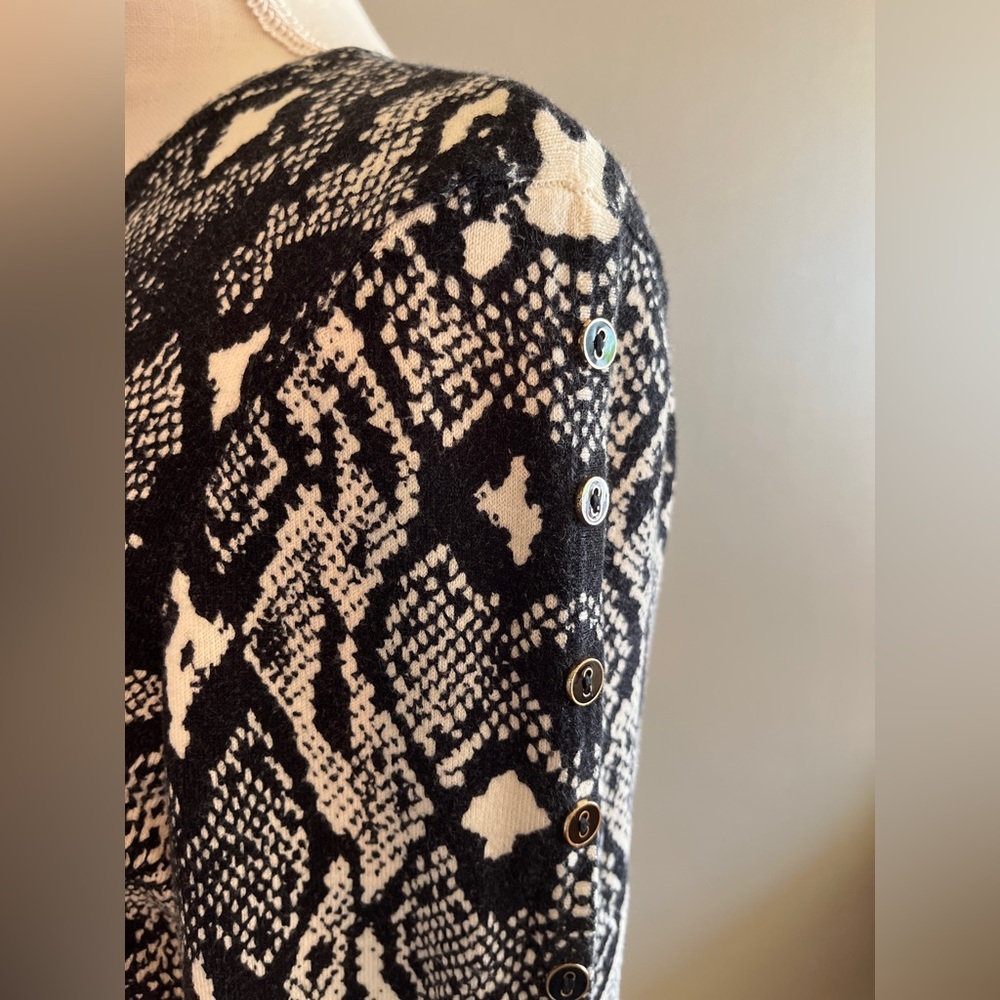 I. McLaughlin cotton blend sweater with beautiful buttons down one arm.